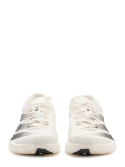 Running sneakers with dynamic design